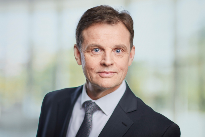 /uploads/posts/8e112e6091d94105d71bba3d6db4fc29f75cd349/images/John Palmer_2020_Savills_low res.png
